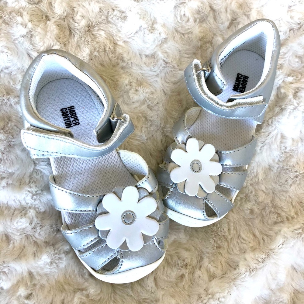 Nordstrom Harper Canyon girls silver sandals